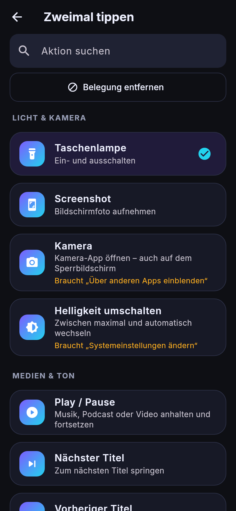 Aktionsauswahl mit Taschenlampe, Screenshot, Kamera, Sprachassistent, App starten, Play/Pause und weiteren Aktionen